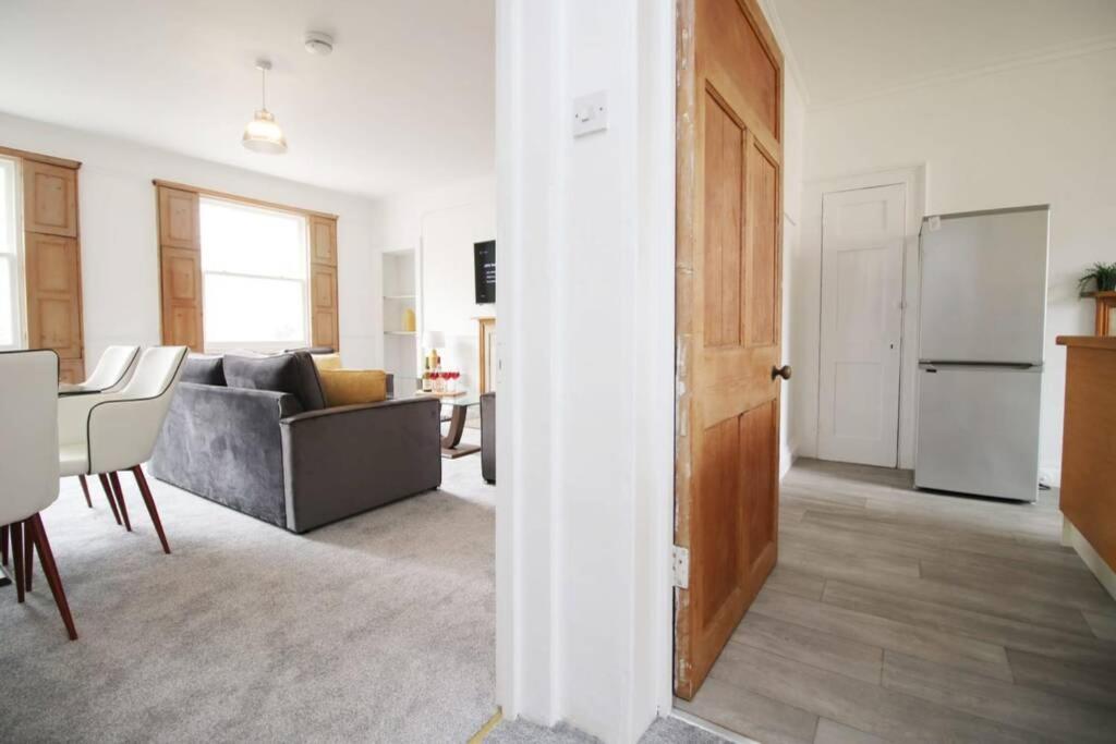 Spacious Georgian 3Bedroom Apartment, 5 Mins From Bath Abbey Exterior photo