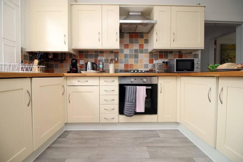 Spacious Georgian 3Bedroom Apartment, 5 Mins From Bath Abbey Exterior photo