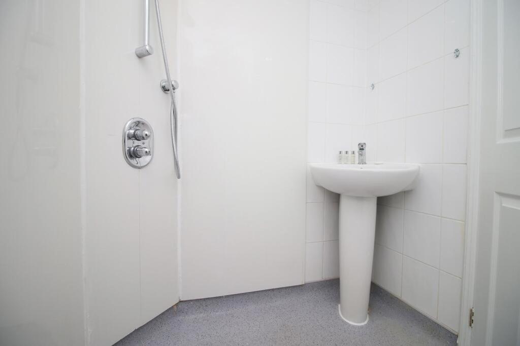 Spacious Georgian 3Bedroom Apartment, 5 Mins From Bath Abbey Exterior photo